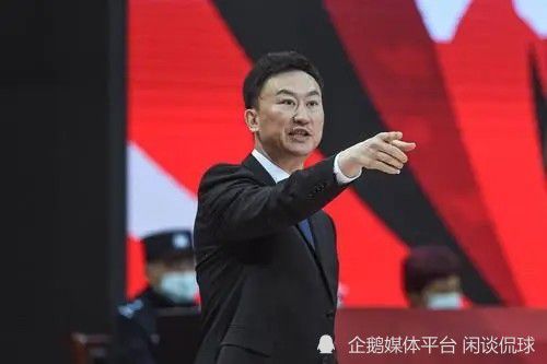 值得注意的是，这个看台此前已经被处罚过，在巴黎对阵斯特拉斯堡的比赛中，这个巴黎球迷看台就被罚空置。